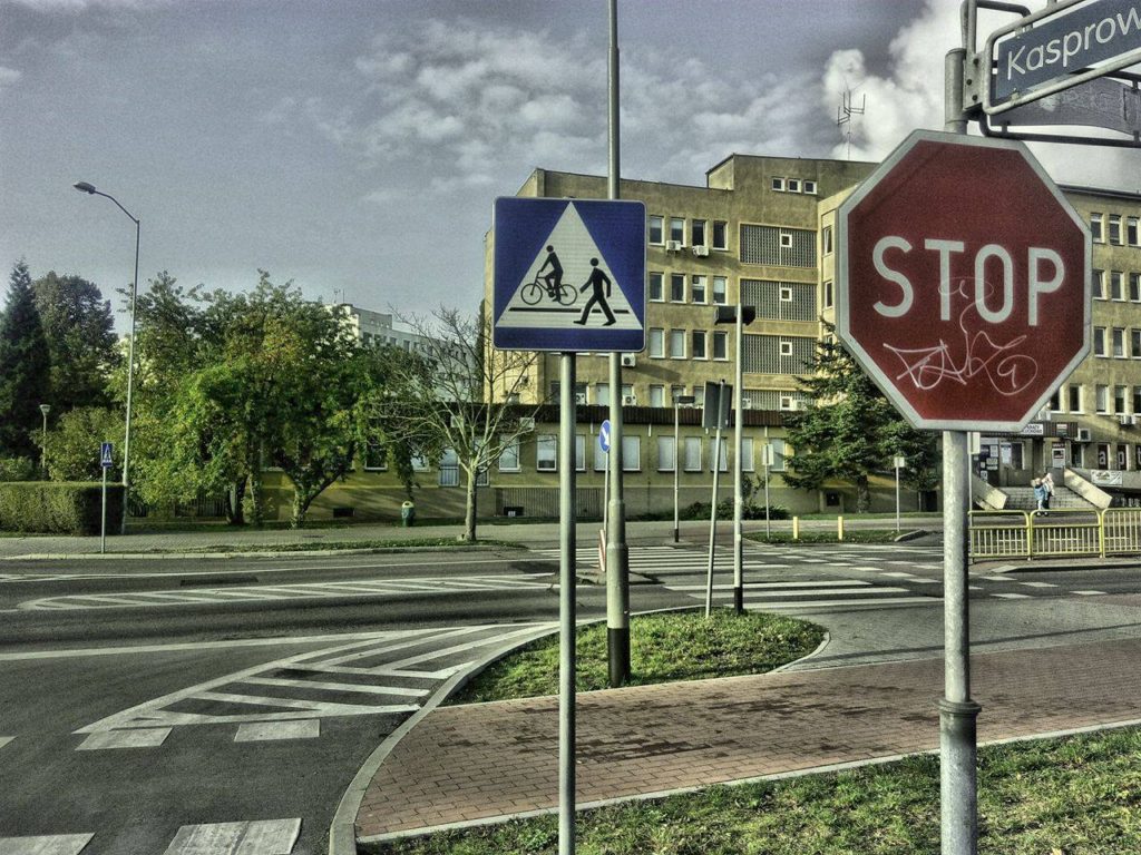 Przejazd Gdzieś Niedaleko Dla Przyjemności Przejście dla pieszych i PRZEJAZD DLA ROWERZYSTÓW – Grzegorz Ufniarz